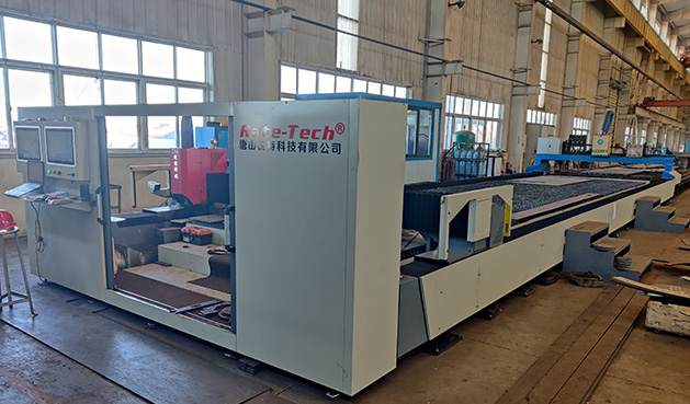 Laser cutting machine 